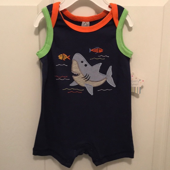 🐠NWT Boys Adorable 12M Shark One Piece Romper 🦈 - Picture 1 of 5